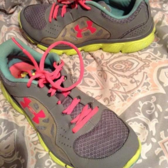 Under Armour shoes - Picture 1 of 5